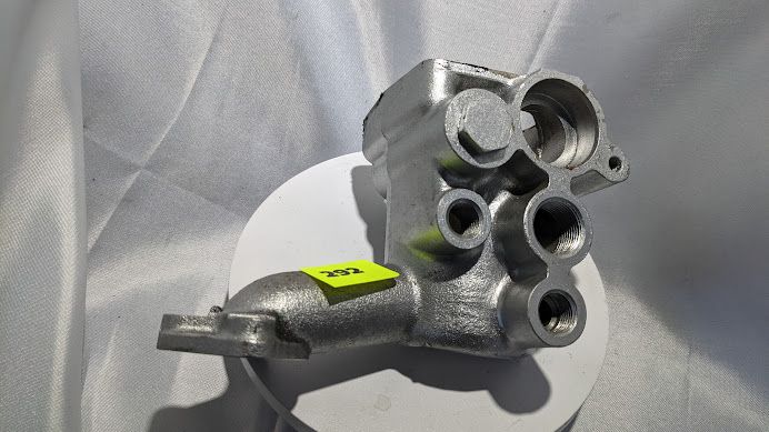 ROLLS ROYCE SPUR BENTLEY MULSANNE THERMOSTAT HOUSING UE46189