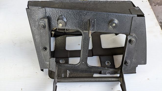 FERRARI 456M LEFT HEADLIGHT CARRIER 65412500