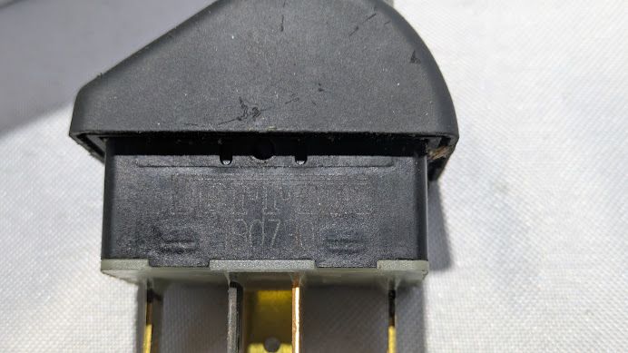 FERRARI 360 SPIDER PARTS FRONT COMPARTMENT HOOD RELEASE OPEN SWITCH 180730