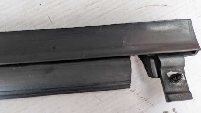 FERRARI 360 SPIDER PARTS LEFT DOOR GLASS WIPER SEAL outer 65164500