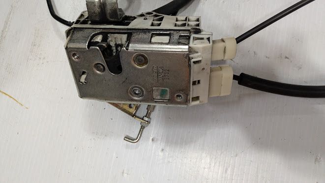 FERRARI 360 MODENA SPIDER 25789 LEFT DOOR LOCK WITH EXTERNAL TUMBLER 68993200