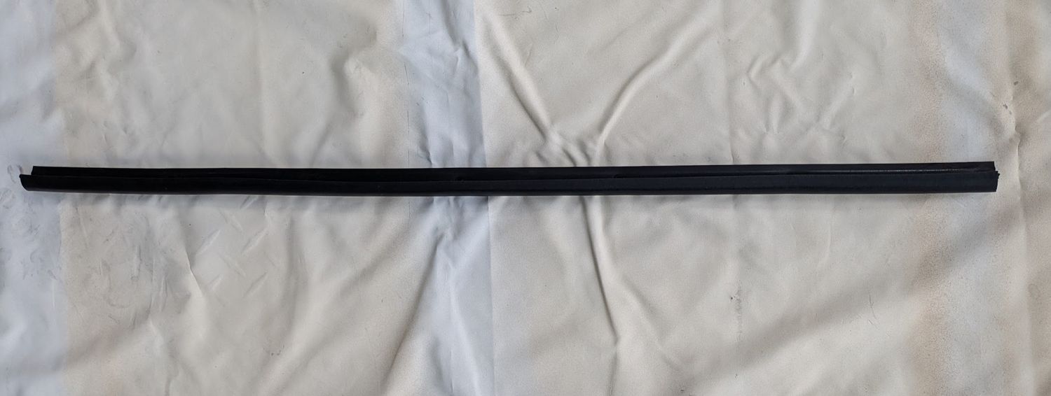 FERRARI 360 430  LOWER DOOR SEAL 64855600