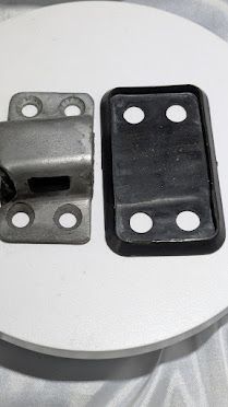 FERRARI 308 GTSi PART RIGHT DOOR  LOCK STRIKER 20019105