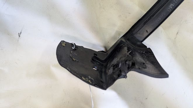 FERRARI 360 SPIDER PARTS RIGHT DOOR GLASS WIPER SEAL INNER 65544600