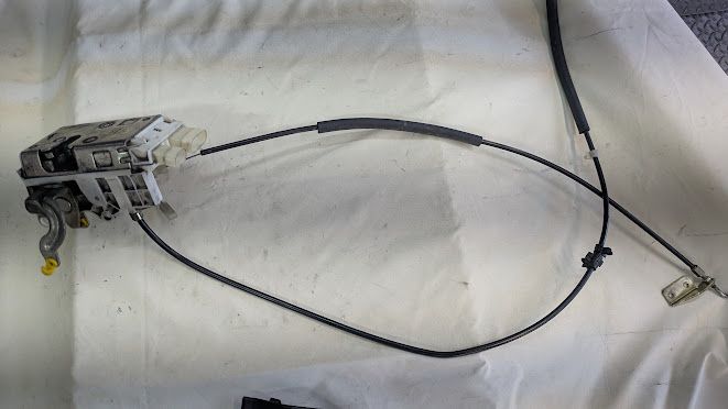 FERRARI 360 MODENA SPIDER RIGHT DOOR LOCK WITH EXTERNAL TUMBLER 68993100