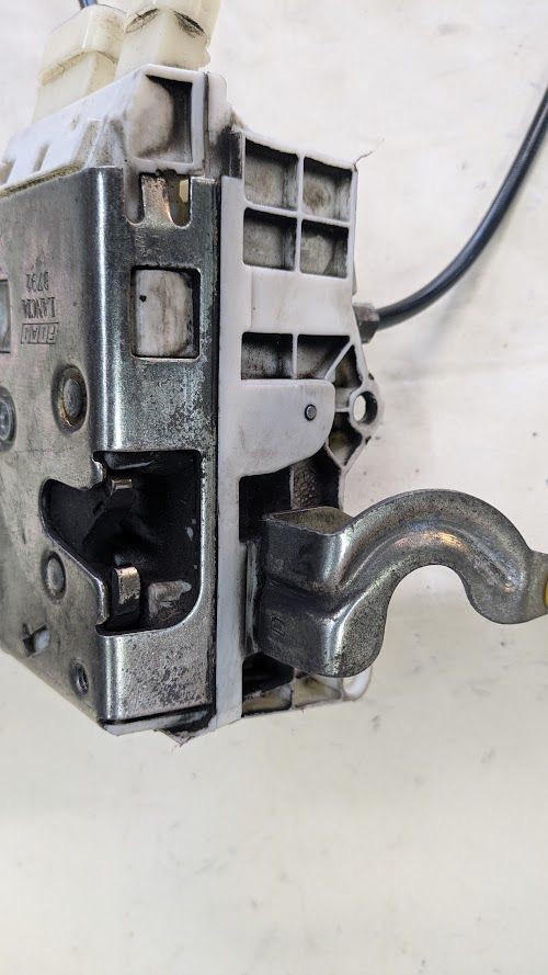 FERRARI 360 MODENA SPIDER RIGHT DOOR LOCK WITH EXTERNAL TUMBLER 68993100