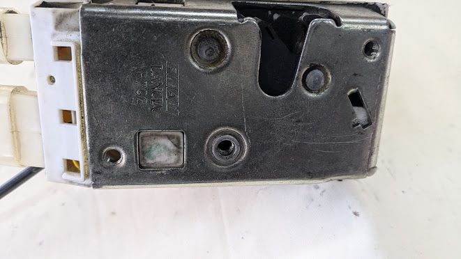 FERRARI 360 MODENA SPIDER RIGHT DOOR LOCK WITH EXTERNAL TUMBLER 68993100