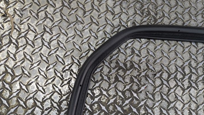 FERRARI 456 PART TRUNK SEAL 65384900