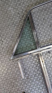 65 to 80 ROLLS ROYCE SILVER SHADOW LEFT FRONT DOOR 1/4 GLASS AND FRAME