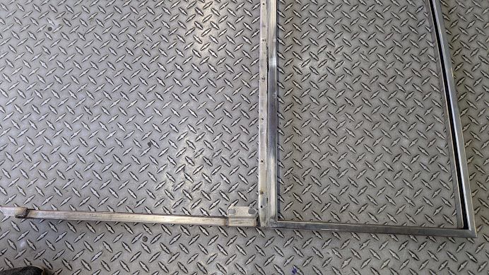 65 to 80 ROLLS ROYCE SILVER SHADOW LEFT FRONT DOOR 1/4 GLASS AND FRAME