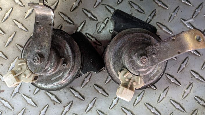 FERRARI 360 PART TURN HORN SET PRE OWNED