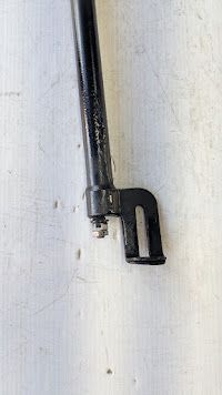 ROLLS ROYCE SILVER SHADOW  SPARE TIRE RACK ASSIST SCREW AND TUBE UB19464 UB19402