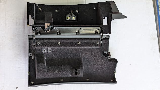 FERRARI 360 SPIDER PART GLOVE BOX LID BLACK complete with key 65078519