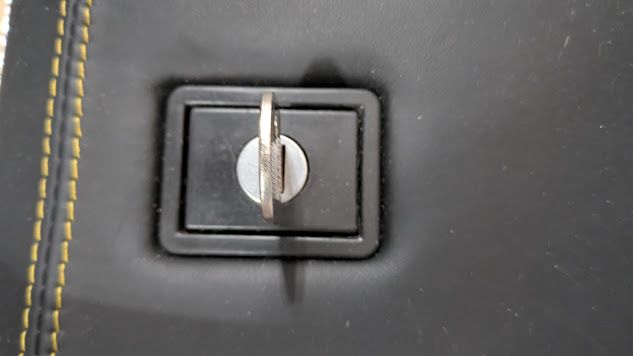 FERRARI 360 SPIDER PART GLOVE BOX LID BLACK complete with key 65078519