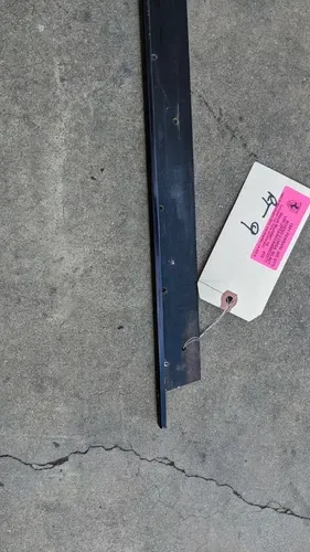 FERRARI 308 GTSi PARTS right DOOR WINDOW Belt molding 60508200