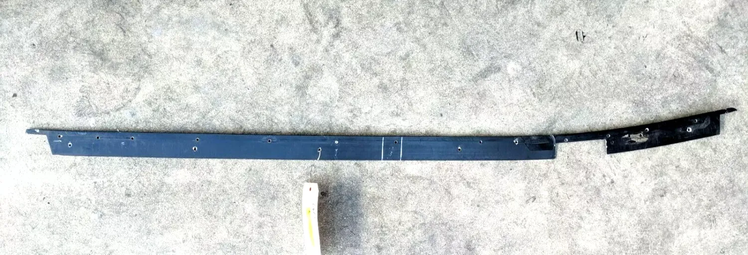 FERRARI 308 GTSi PARTS LEFT DOOR WINDOW Belt molding 60508300