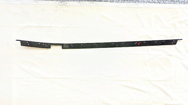 FERRARI 308 GTSi PARTS right DOOR WINDOW Belt molding 60508200