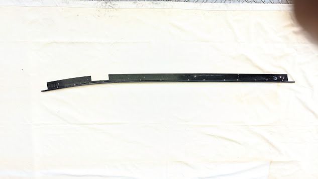FERRARI 308 GTSi PARTS right DOOR WINDOW Belt molding 60508200 img