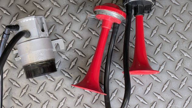 FERRARI 456M  HORN COMPLETE HORN, HOSES AND COMPRESSOR 225757