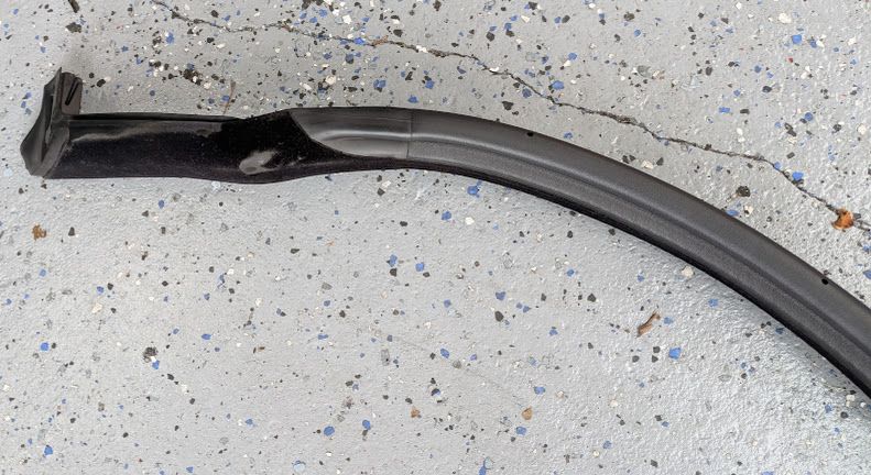 FERRARI 360 F430 SPIDER PARTS 125789 LEFT  SIDE DOOR SEAL ON BODY 66328300
