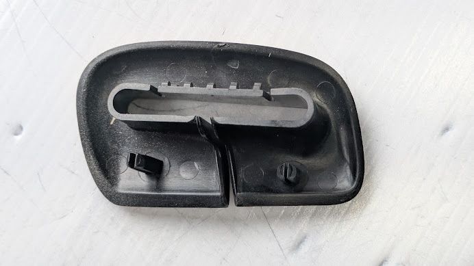 FERRARI 456 RIGHT SIDE PLATE TRIM FOR SEAT BELT 65892200
