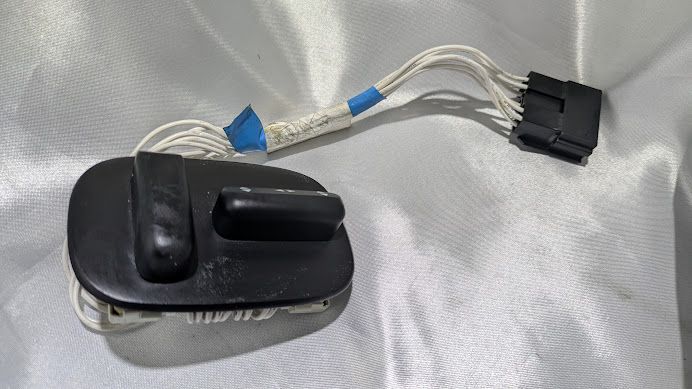 FERRARI 456 RIGHT SIDE  SEAT SWITCH 65842300