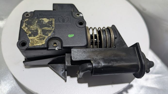 FERRARI 360 SPIDER PART FUEL LID RELEASE SOLENOID 65395900