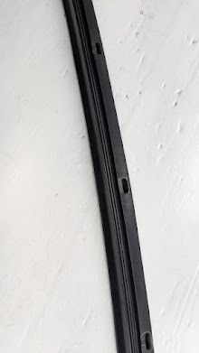 FERRARI 456  LEFT DOOR  OUTER WINDOW GLASS WIPER 65432500