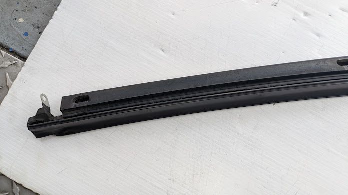 FERRARI 456  LEFT DOOR  OUTER WINDOW GLASS WIPER 65432500
