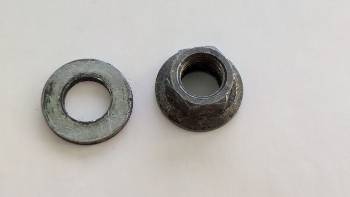 Ferrari 360 ENGINE PART CYLINDER HEAD FASTENING NUT AND WASHER 148093 img