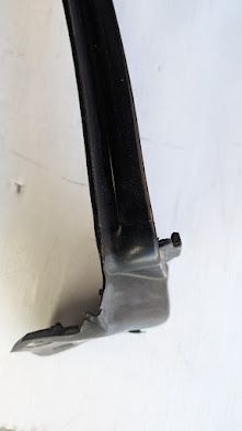 FERRARI 456  LEFT DOOR  inner WINDOW GLASS WIPER 65432300
