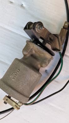 65 to 80 Rolls Royce part Gas filler lid release solenoid UD11724 COMPLETE