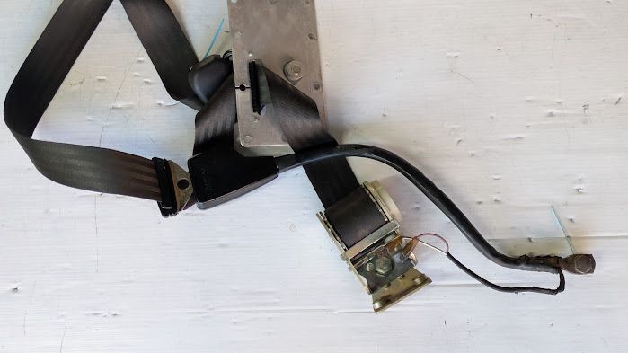 67 to 80 Rolls Royce Silver Shadow front driver seat belt excellent condition COMPLETE WITH BUCKLE