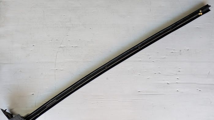 FERRARI 456M RIGHT DOOR  OUTER WINDOW GLASS WIPER 65432400