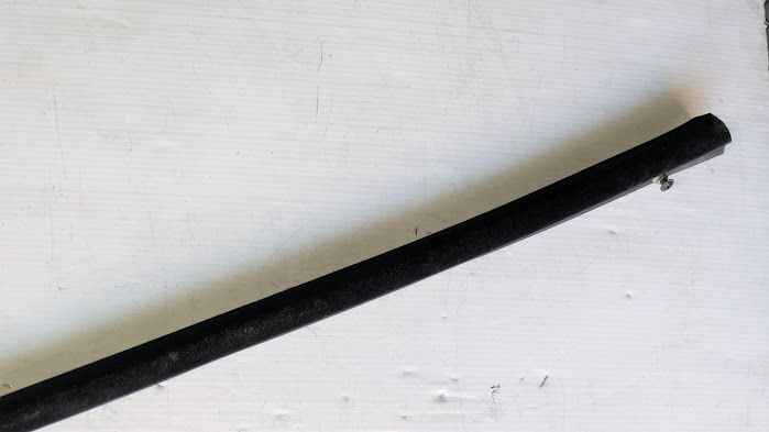 FERRARI 456M RIGHT DOOR  OUTER WINDOW GLASS WIPER 65432400
