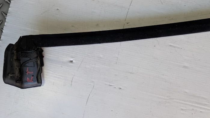 FERRARI 456M RIGHT DOOR  OUTER WINDOW GLASS WIPER 65432400