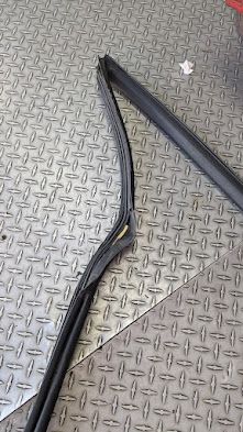 FERRARI 456  LEFT DOOR  seal GASKET 65435600