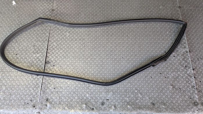FERRARI 456  LEFT DOOR  seal GASKET 65435600