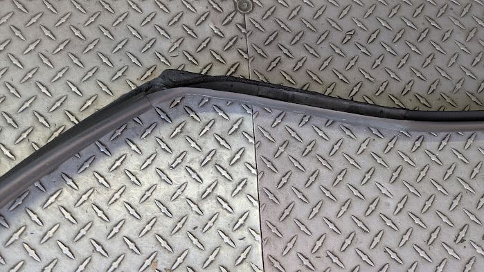 FERRARI 456  LEFT DOOR  seal GASKET 65435600