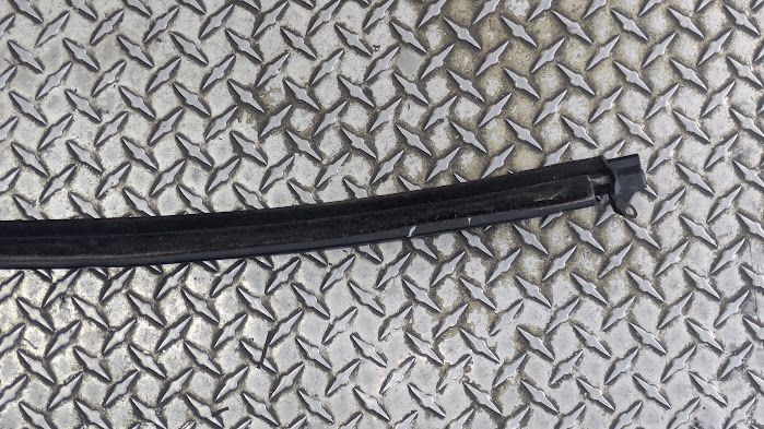 FERRARI 456  RIGHT DOOR  OUTER WINDOW GLASS WIPER  65432400