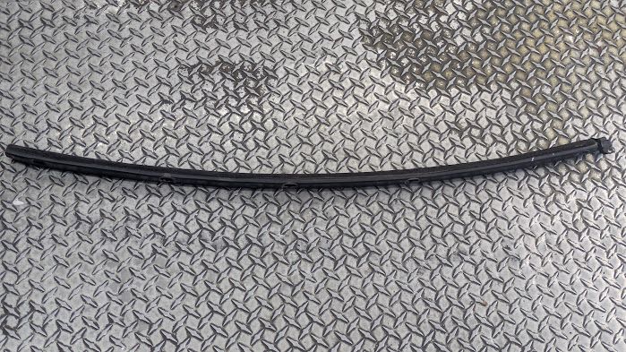 FERRARI 456  RIGHT DOOR  OUTER WINDOW GLASS WIPER  65432400