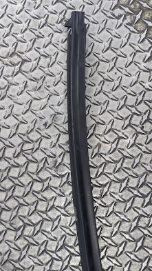 FERRARI 456  RIGHT DOOR  OUTER WINDOW GLASS WIPER  65432400