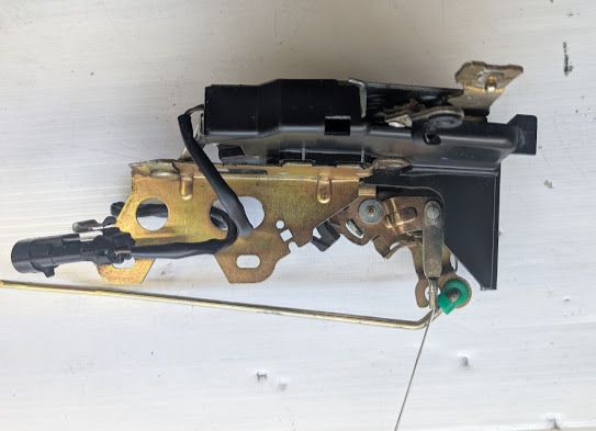 FERRARI 456 RIGHT DOOR LATCH 63497400