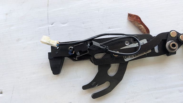 FERRARI 360 SPIDER PARTS LEFT CAPOTE CONVERTIBLE TOP LATCH 66462400
