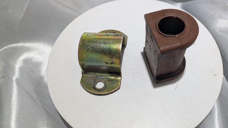 FERRARI PART   456M   19mm rear sway CLAMP AND BUSHING 163716