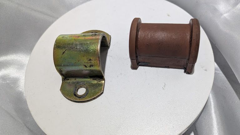 FERRARI PART   456M   19mm rear sway CLAMP AND BUSHING 163716