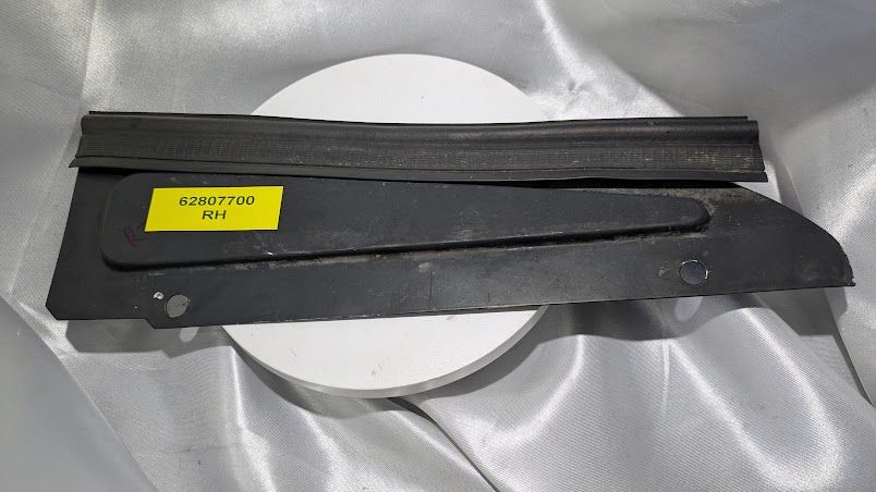 FERRARI 348 PARTS  RIGHT front lateral WHEELHOUSE MUD GUARD 62807700