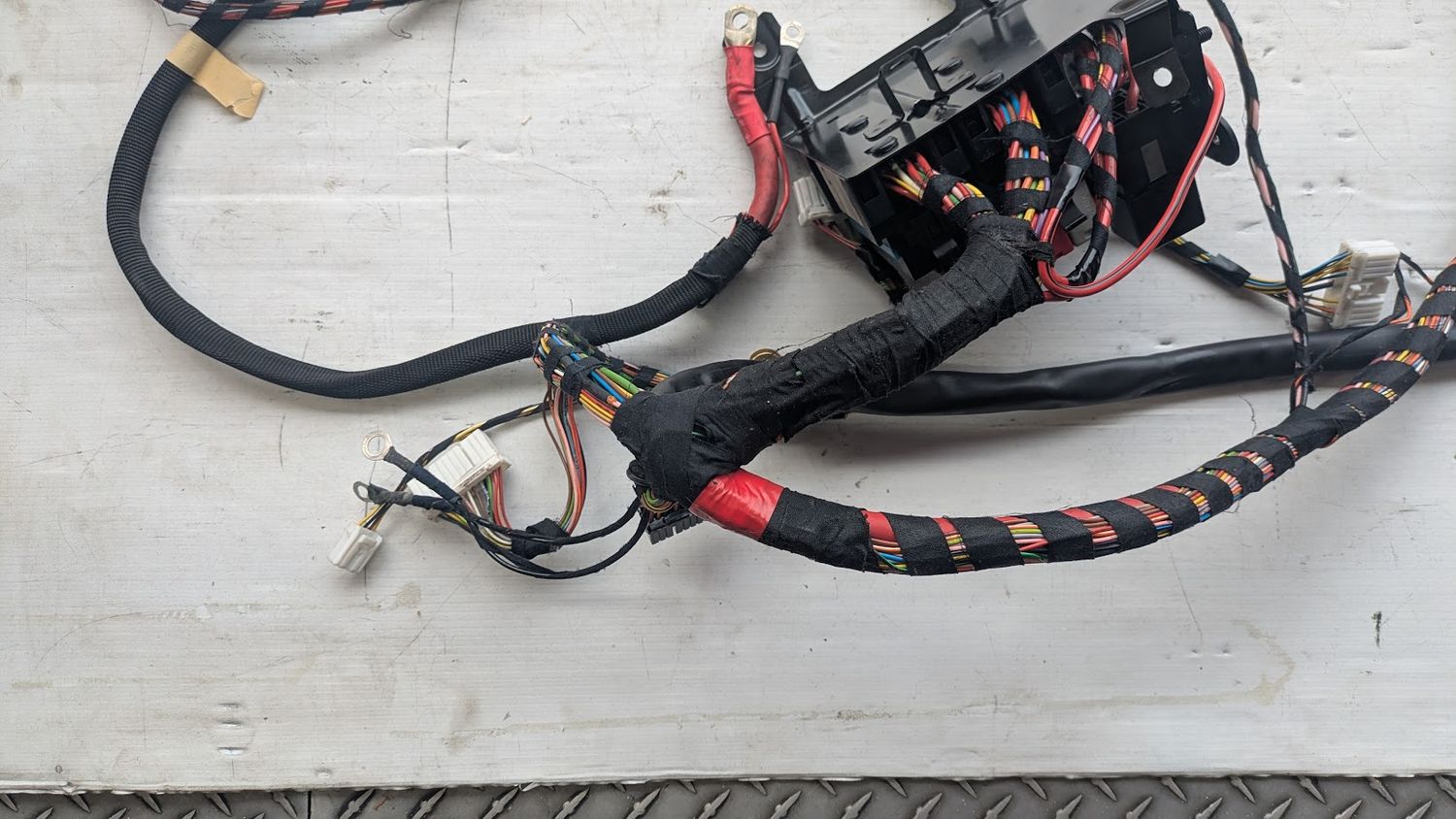FERRARI 360 SPIDER PART, RIGHT SIDE TUNNEL CABLE 198555