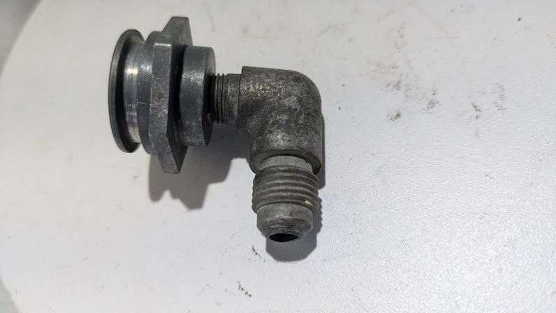 Rolls Royce Silver Shadow CARBURETORS SHADOW I FUEL LINE ADAPTER UE36472