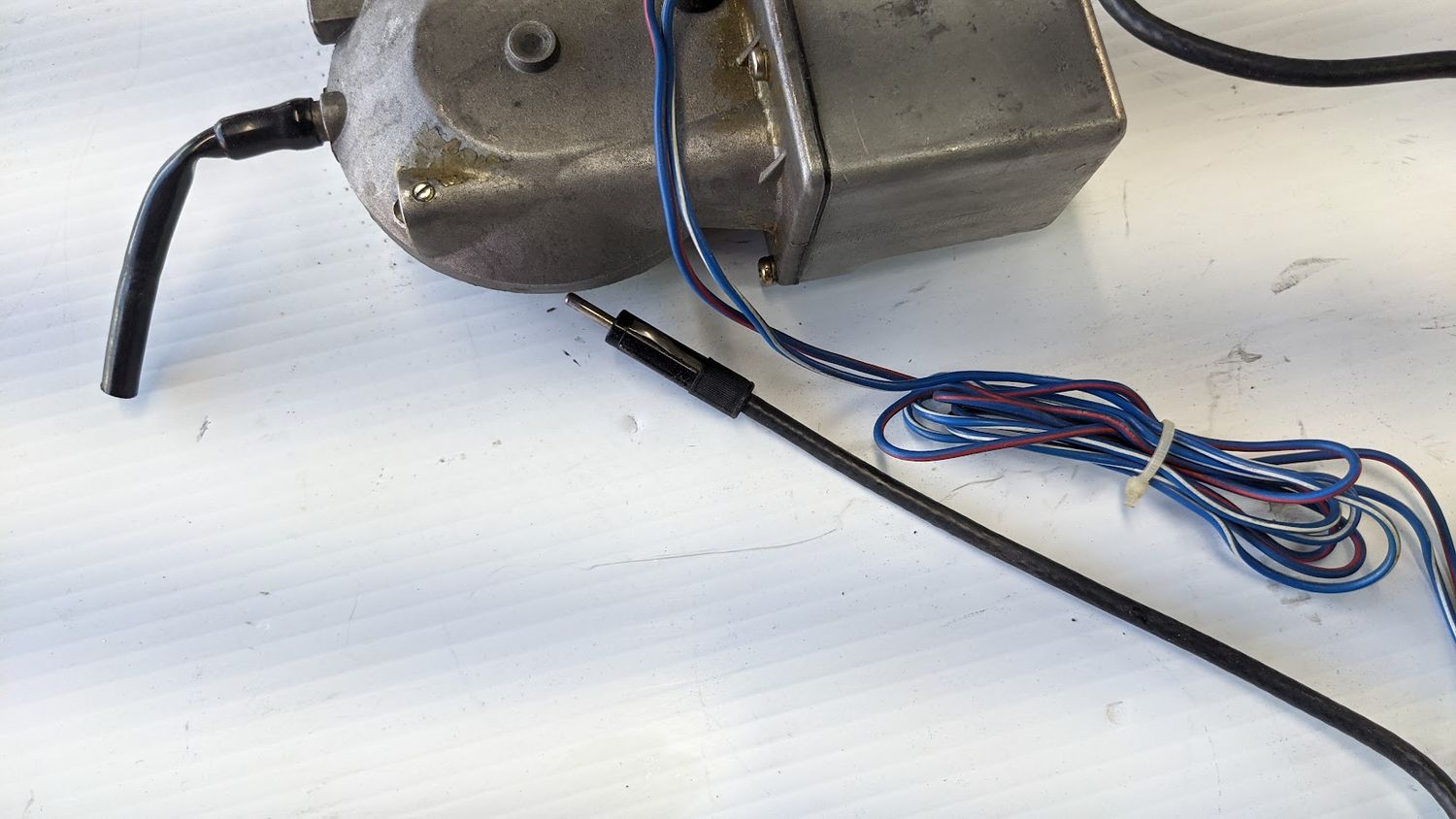 FERRARI 308 GTSi SEMI AUTOMATIC ANTENNA